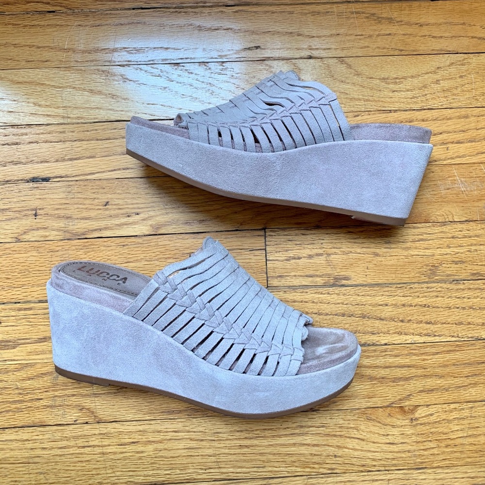 Light purple/grey suede wedge sandals